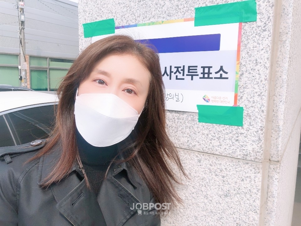 가수 이재영, 투표인증 사진 화제!