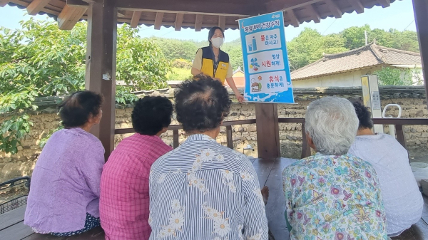 합천군 보건소(소장 이미경)는 무더위가 본격적으로 시작되는 여름철을 맞아 폭염 대비 건강취약계층 방문건강관리를 강화한다. (사진제공/합천군)
