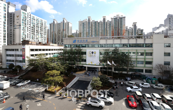 강남구청사 전경