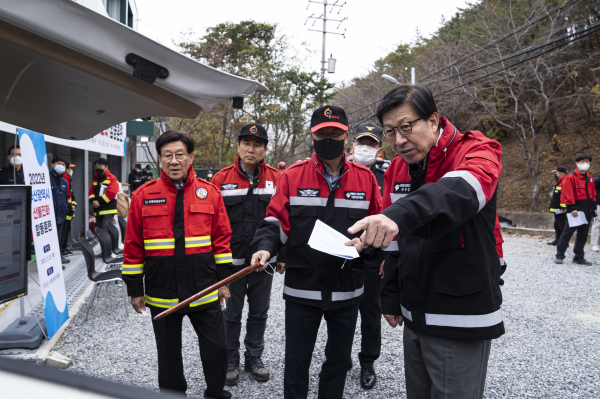 박형준 시장은 22일 오후 2시 30분 올해 건립된 기장군 산불대응센터에서 참여하여 산불유관기관과 산불진화 합동훈련을 실시했다. (사진제공/부산시)