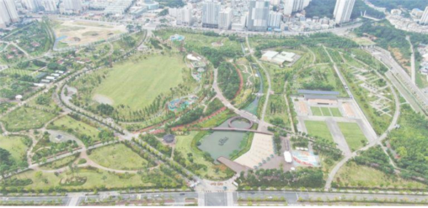 부산시는 3일 오후 2시 시청 12층 국제회의장에서 ‘2040 부산 공원녹지기본계획(안) 수립 시민공청회’를 개최하였다. 관련사진 (사진제공/부산시)