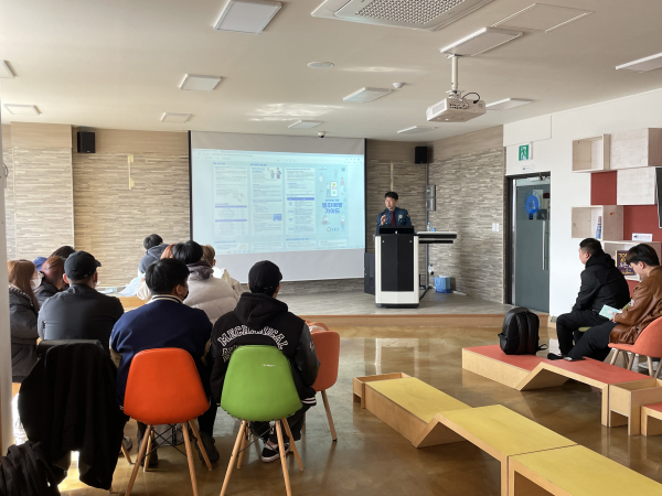 안동경찰서는 3월 14일(화) ~ 15일(수) 이틀간, 안동대학교, 가톨릭상지대 유학생 약 150명을 대상으로 112신고 방법을 비롯하여 성폭력, 데이트 폭력, 생활 속의 범죄예방 및 대응요령에 대해 안내하였다. (사진제공/안동경찰서)