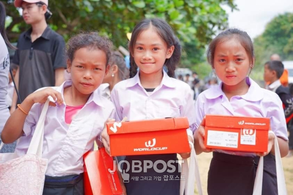 루앙프라방의 아이들(사진_헐크파운데이션)