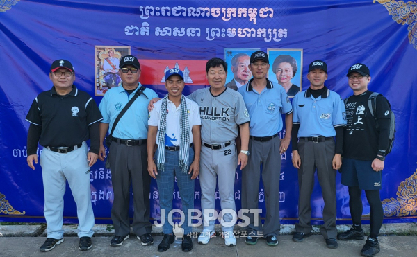 왼쪽부터 최용식 심판, 조성제 심판, 캄보디아 야구협회 다라 회장, 이만수 이사장, 손기한 심판, 임공식 심판, 헐크파운데이션 최홍준 부장(사진_헐크파운데이션)