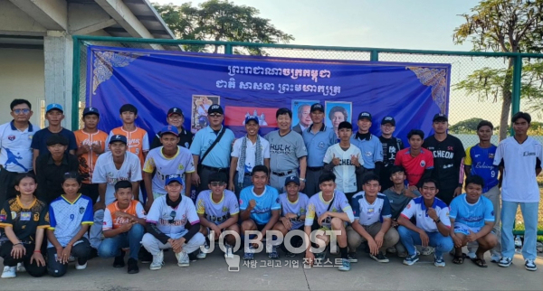 티볼 강습회에 참가한 심판, 교육생, 그리고 스텝진들과 함께(사진_헐크파운데이션)