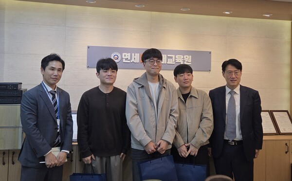 고용노동부 청장, AI 교육 현장으로 연세IT미래교육원 방문... 실무형 AI... - 뉴스 썸네일 이미지